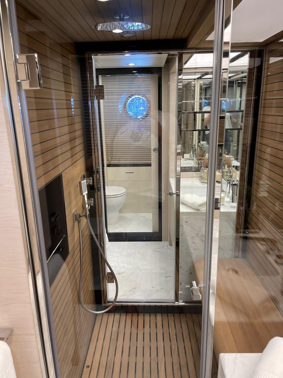 AZIMUT 83